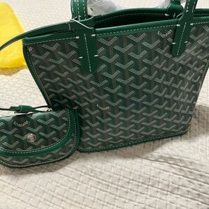 Never worn stylish mini tote bags